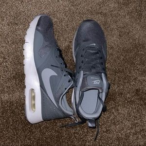 Gray Nike Air Max Tavas